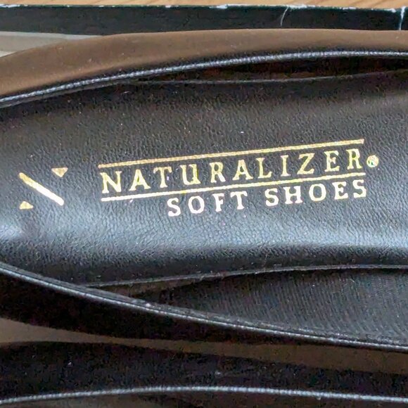 Naturalizer Leather "Soft Shoes" Pumps - Picture 4 of 10